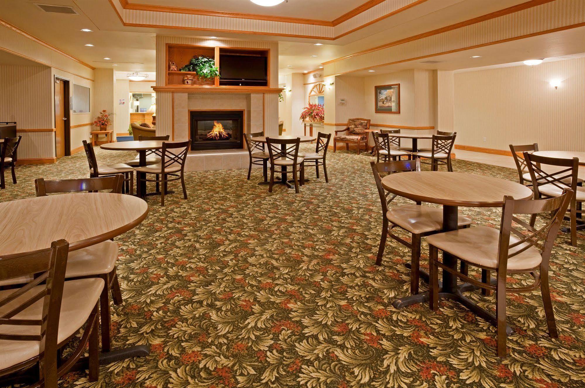 โรงแรมฮอลิเดย์อินน์เอ็กซ์เพลสสวีท แยงค์ตัน Yankton ร้านอาหาร รูปภาพ